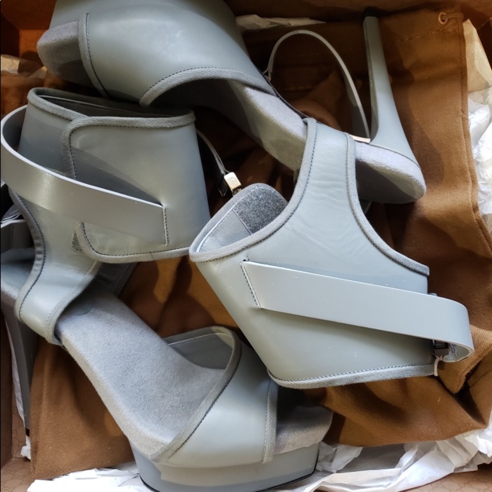 GUCCI GRAY BABYLON STRAPPY HEELS SIZE EU36